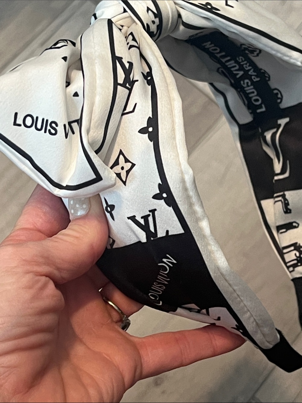 Louis Vuitton Black and White  Hesdband - Monogram Accent
